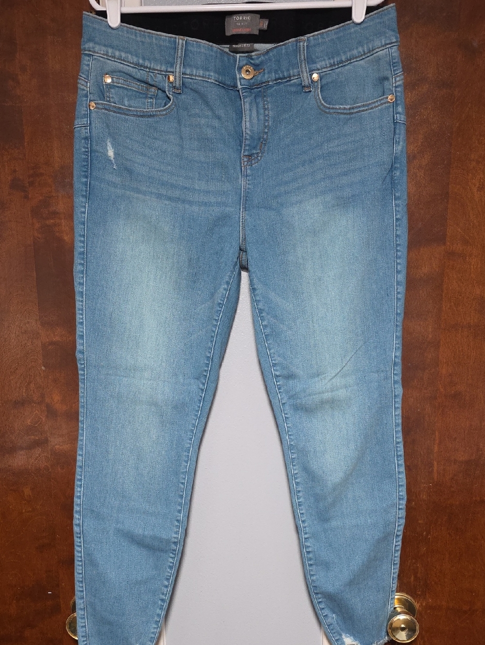 NWOT SIZE 16T Torrid Bombshell High-Rise Skinny Jeans With Frayed Ankles
